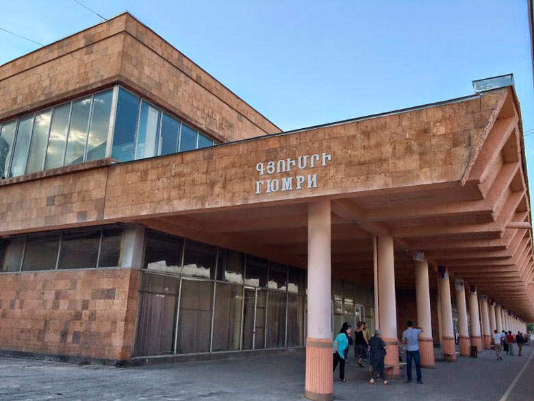 Железнодорожный вокзал города Гюмри, бывшего Ленинакана (Армения)
